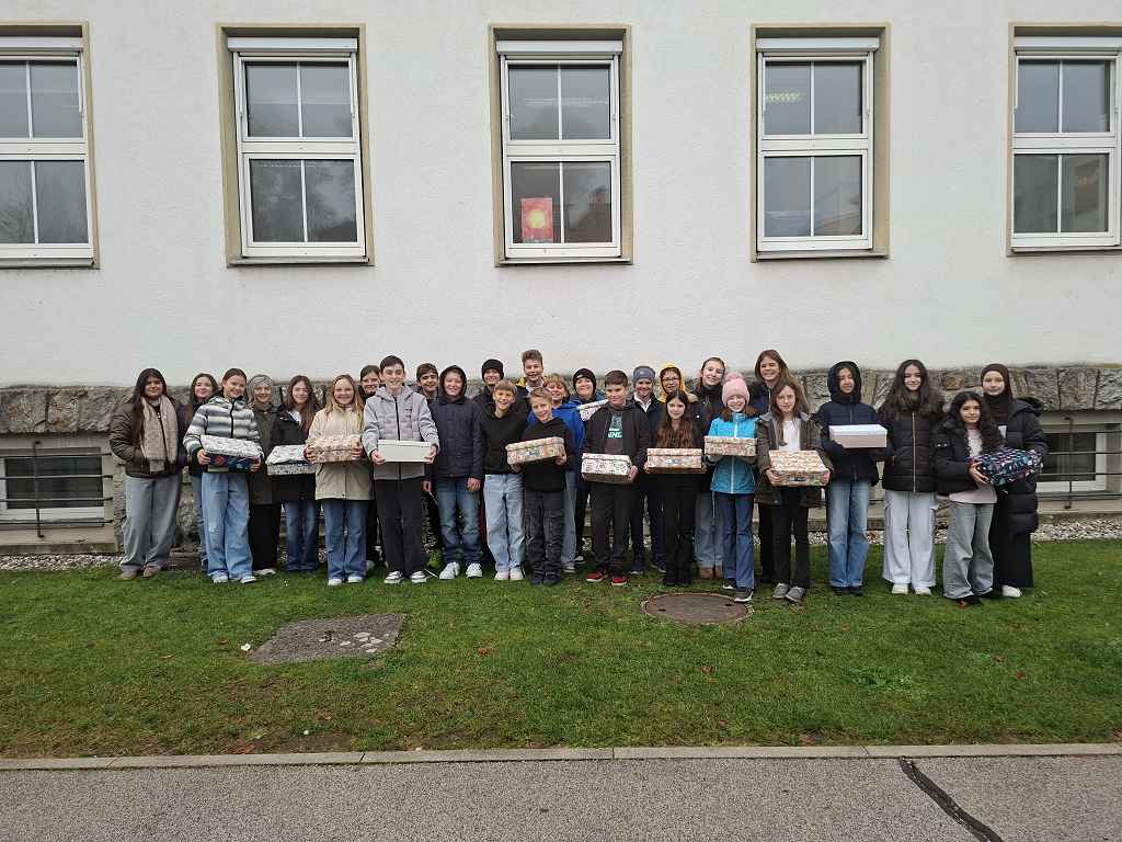 Weihnachten im Schuhkarton – Weihnachtsgeschenke der 2b